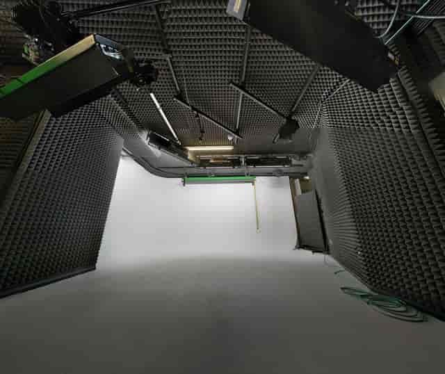 Versatile soundstage with soundproof walls for hybrid events at FWstudios.