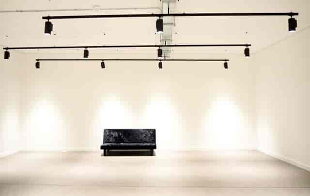 Versatile event space with clean lines, ideal for corporate meetings and art exhibitions.