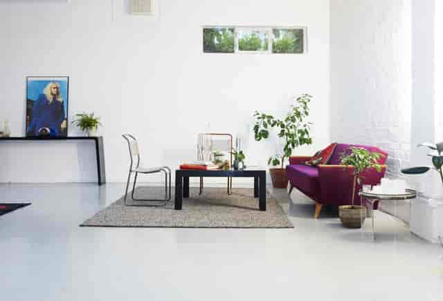 Modern minimalist meeting space with natural light for creative workshops and gatherings.