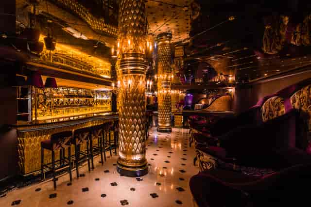Luxurious Club Chinois event space with golden decor, ideal for upscale gatherings.