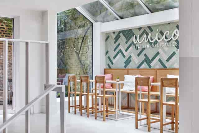Unico Notting Hill: modern gelato café with bright decor, ideal for casual meetings and events.