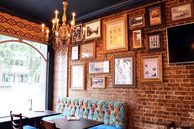 Charming Pimlico Corner venue with eclectic art, perfect for meetings and gatherings.