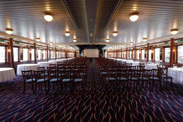 Spacious Dixie Queen venue with elegant decor, ideal for conferences and banquets.