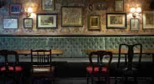 Cozy Middle Restaurant venue with plush seating, ideal for intimate events and meetings.
