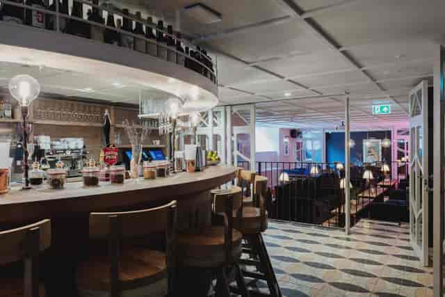 Stylish River Bar at No.29 Power Station West, perfect for cocktail receptions and networking.