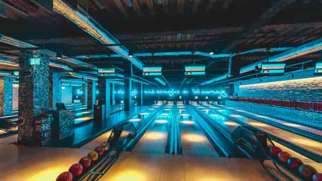 QUEENS Skate Dine Bowl