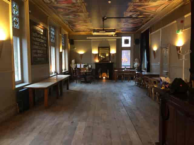 Spacious function room with wooden floors, ideal for workshops and receptions.