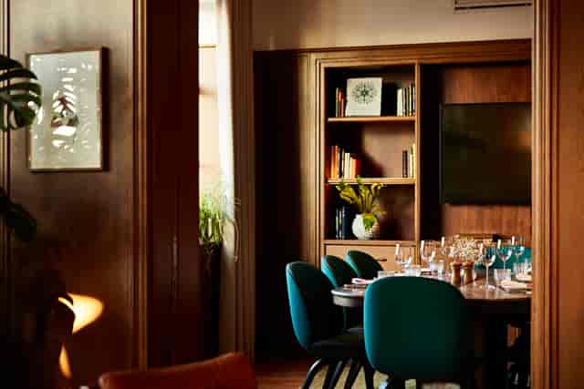 Private dining room at Mortimer House, elegant round table for corporate meetings.