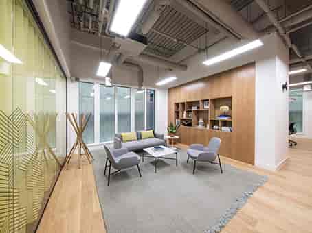 Modern meeting room with natural light, ideal for collaborative sessions in Covent Garden.
