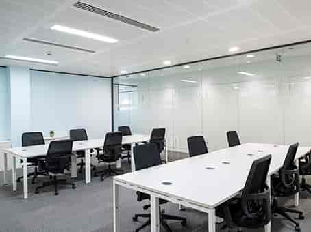 Modern meeting room CM T09 in Regus, Castlemead with glass walls for collaboration.
