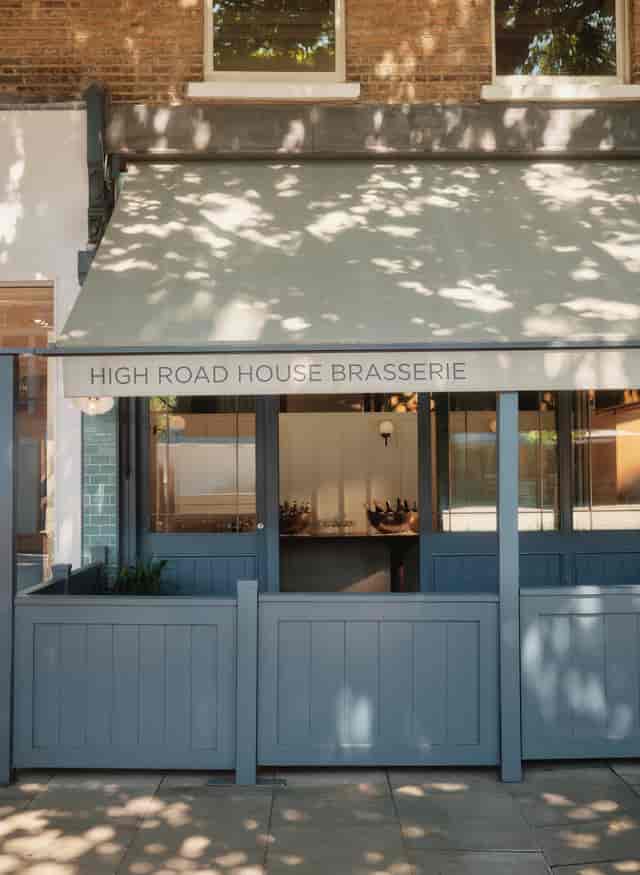 Charming brasserie with outdoor seating for intimate meetings and networking events.