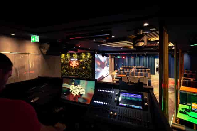 Modern event space in Cococure with advanced AV for corporate meetings and gatherings.