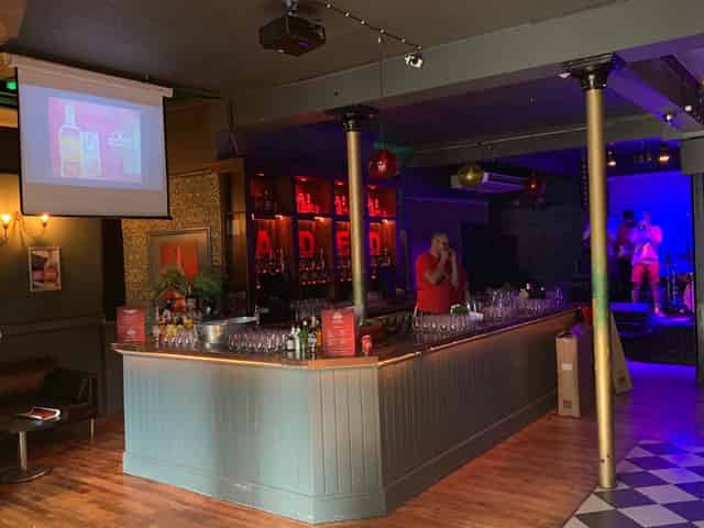 Main bar