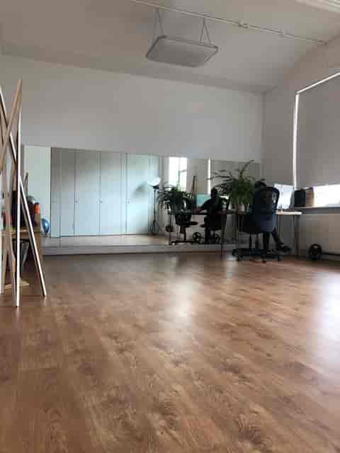 Versatile meeting space at Marcophysio Westferry, ideal for workshops and collaboration.
