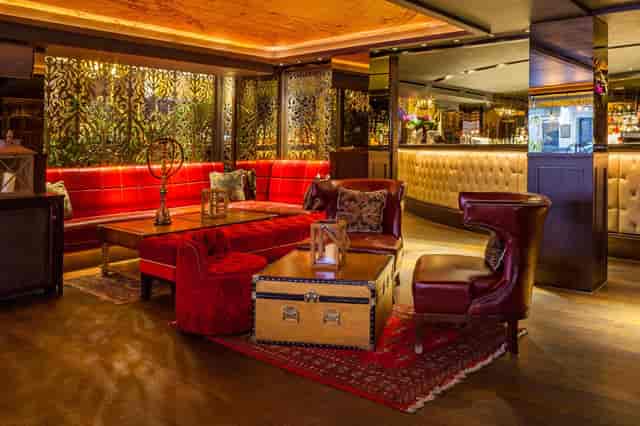Stylish lounge with red upholstery, ideal for networking events in Palm Beach.