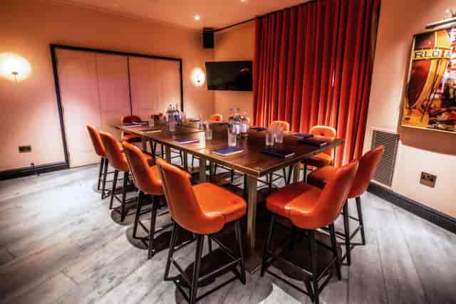 Stylish Rose Private Room at Puttshack Bank for corporate meetings and brainstorming sessions.