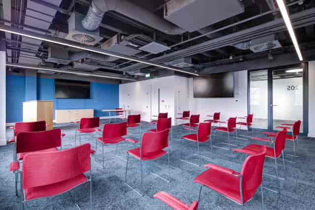 Modern workshop venue, flexible seating, AV tech, conference, training