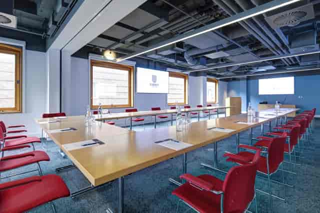 Modern U-shaped boardroom for meetings & workshops