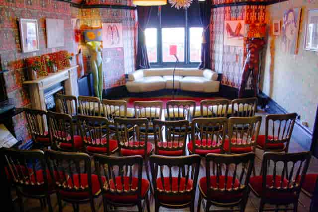 Cozy event space at Hotel Pelirocco, perfect for presentations and creative gatherings.