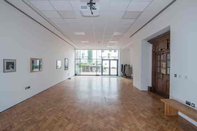 Spacious lecture theatre with natural light, ideal for meetings and art exhibitions.