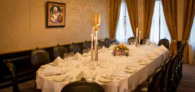 Elegant dining table in The Alan Quigley Room, perfect for corporate dinners and events.
