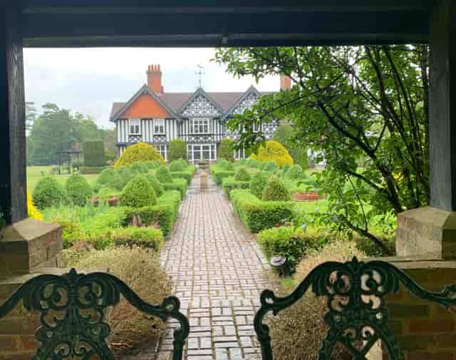 Beautiful gardens at Foxlea Manor, ideal for weddings and corporate retreats.