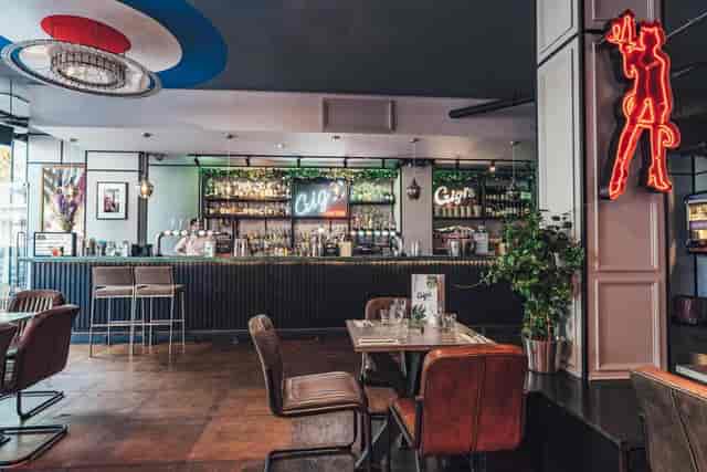 Stylish bar area in Gigi's Hoxton, perfect for networking events and casual meetings.