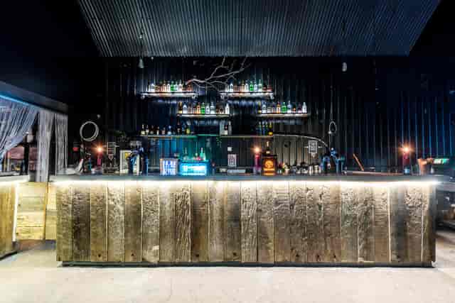 Stylish bar area in Space 289, perfect for networking events and cocktail receptions.