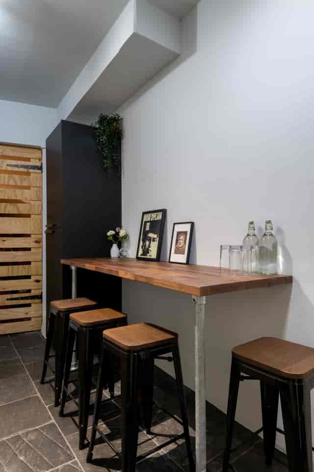 Minimalist meeting room with wooden table, ideal for informal gatherings and brainstorming.