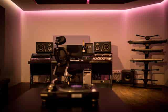Modern Rinse FM recording studio with sleek equipment for creative sound design workshops.
