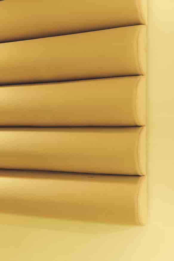 Podcast studio with golden blinds, ideal for cozy professional events and meetings.