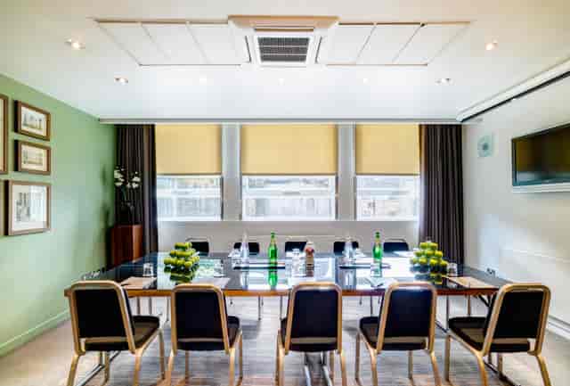 Modern meeting room with glass table, ideal for professional gatherings and brainstorming.
