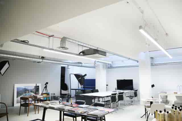 Versatile event space with modern furnishings for meetings and creative gatherings.
