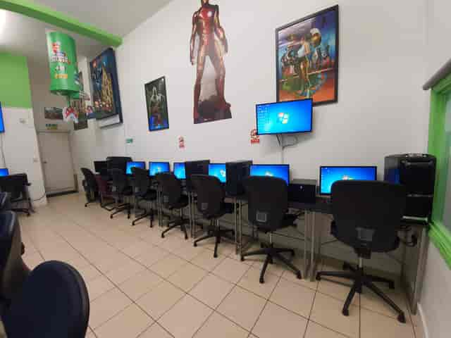 Tech-equipped workspace at Software Academy for hybrid meetings and training sessions.