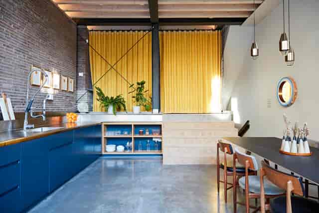 Modern kitchen in THE MAKERS HOUSE, ideal for intimate meetings and events.