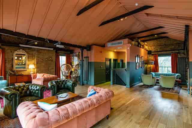 Stylish event space with warm decor, ideal for networking and gatherings.