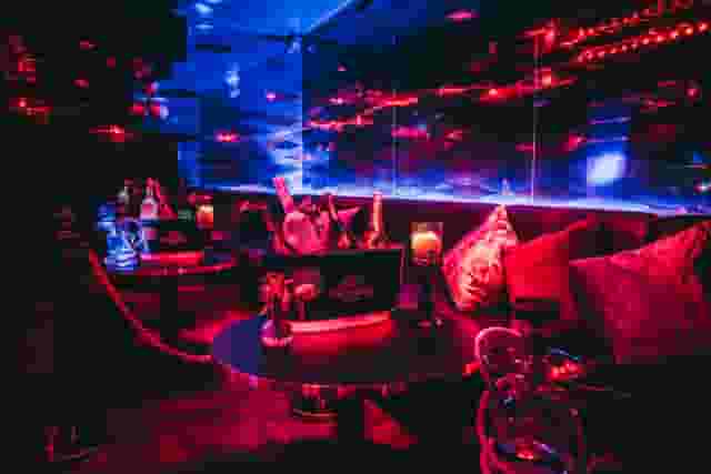 LOUNGE AREA
