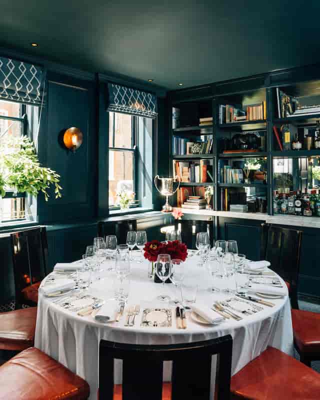 Elegant dining table in Quo Vadis Library, perfect for exclusive events and networking dinners.