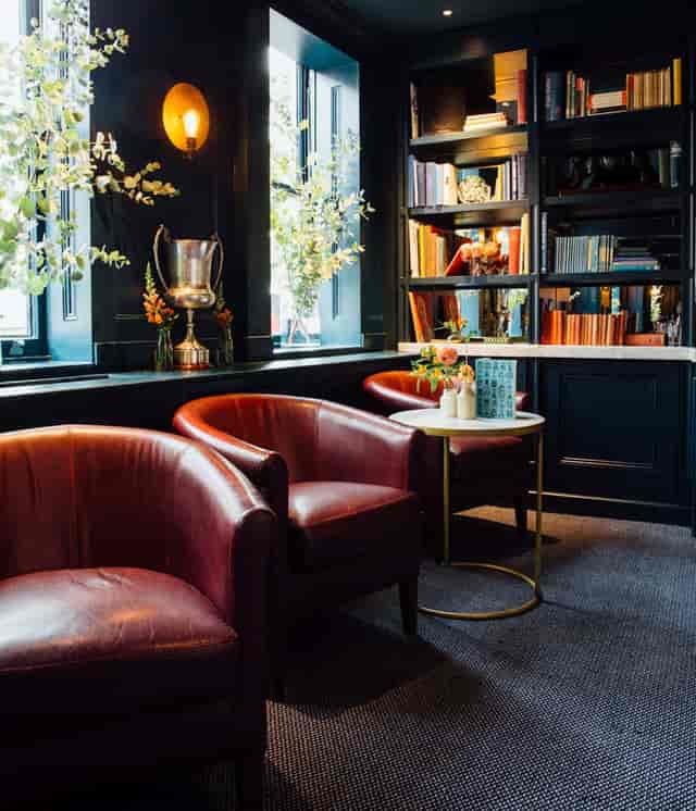 Stylish lounge area in The Library, Quo Vadis, ideal for networking events and meetings.