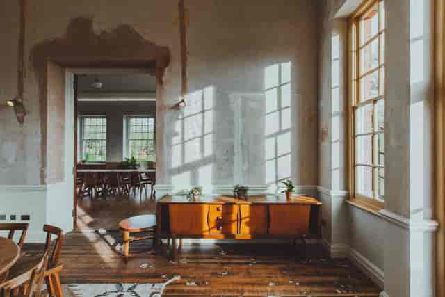 Charming rustic event space with natural light, ideal for intimate gatherings and workshops.