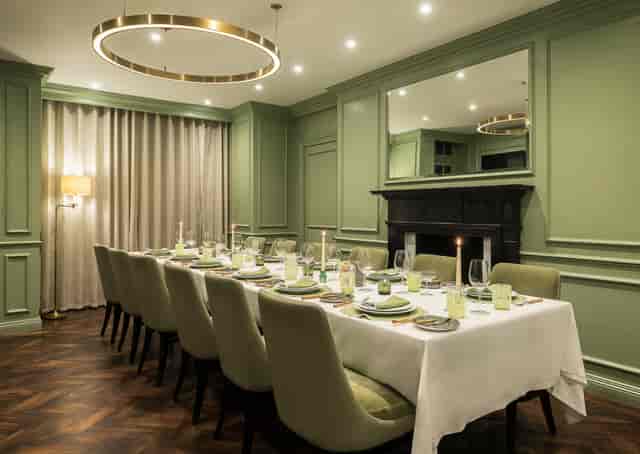 11 Cadogan Gardens - image 2