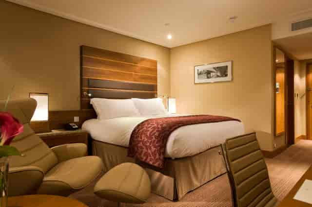 New York Suite at Sofitel London Heathrow, modern hotel room for events and relaxation.