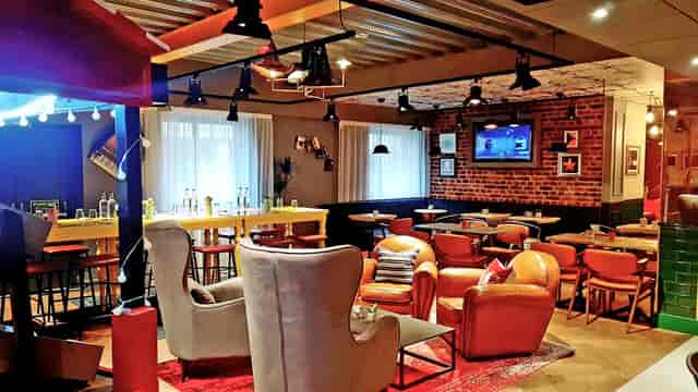 Cozy meeting space in Ibis Styles Southwark, ideal for informal gatherings and events.