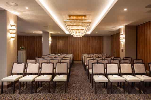 Royal London Suite meeting room with elegant decor for presentations and seminars.