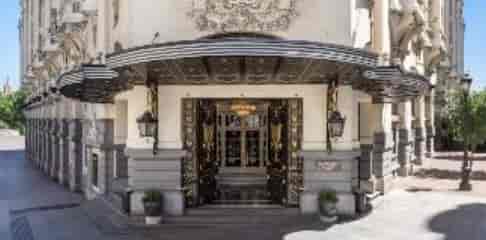 Elegant hotel entrance of Westin Palace, ideal for premium events and meetings.