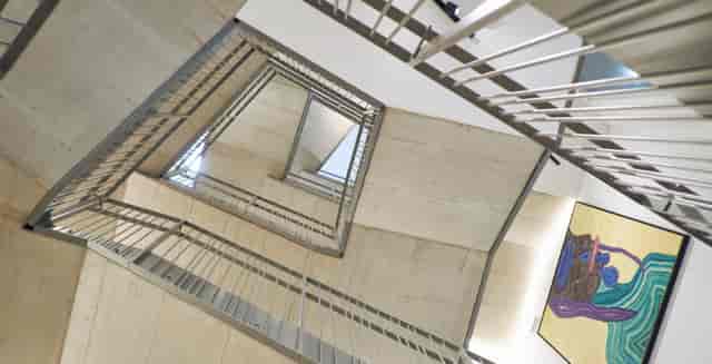 Modern staircase with metal railings at Lendhotel venue for networking events.