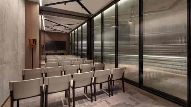 Modern meeting room at National Gallery, featuring natural light for workshops and presentations.