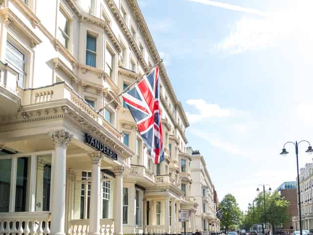Victoria & Albert Suite