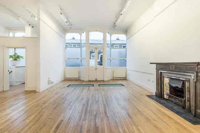 Spacious San Mei Gallery with hardwood floors, ideal for meetings and events.