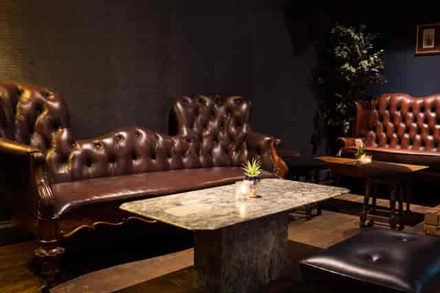 Stylish lounge with tufted leather sofas, ideal for networking events and gatherings.